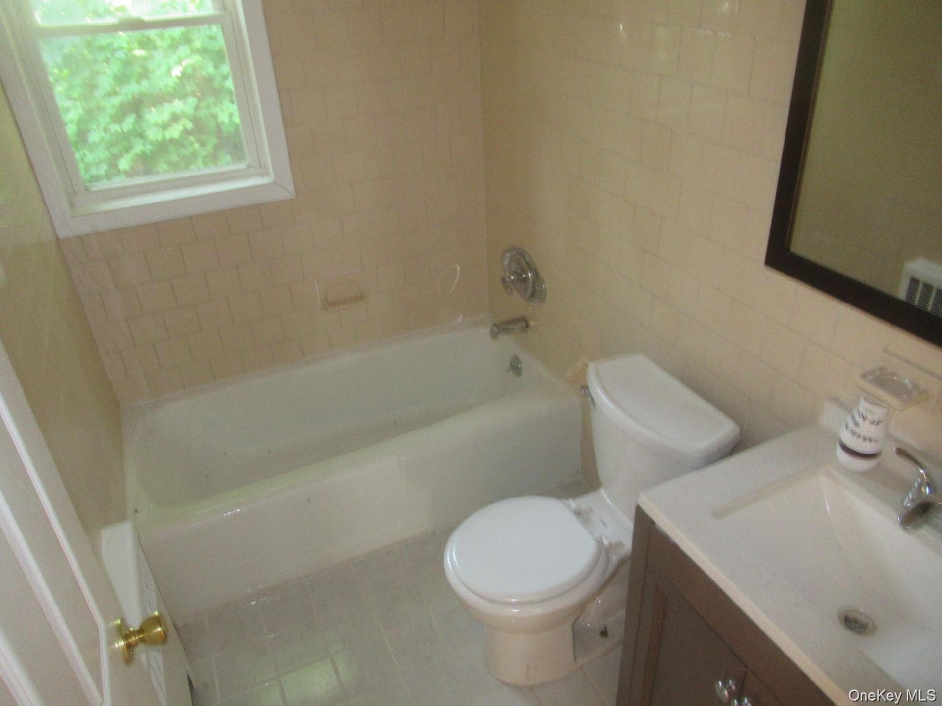33 Meadow Avenue thumbnail 19