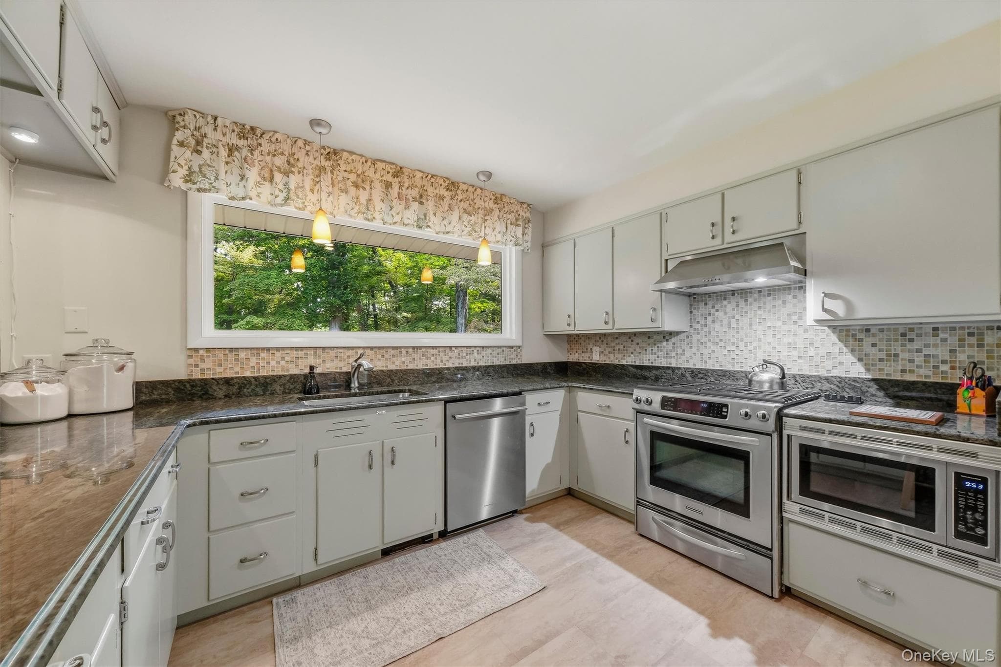 2 Woodcrest Drive thumbnail 14