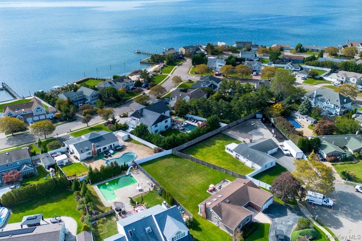 48 Shore Drive thumbnail 38