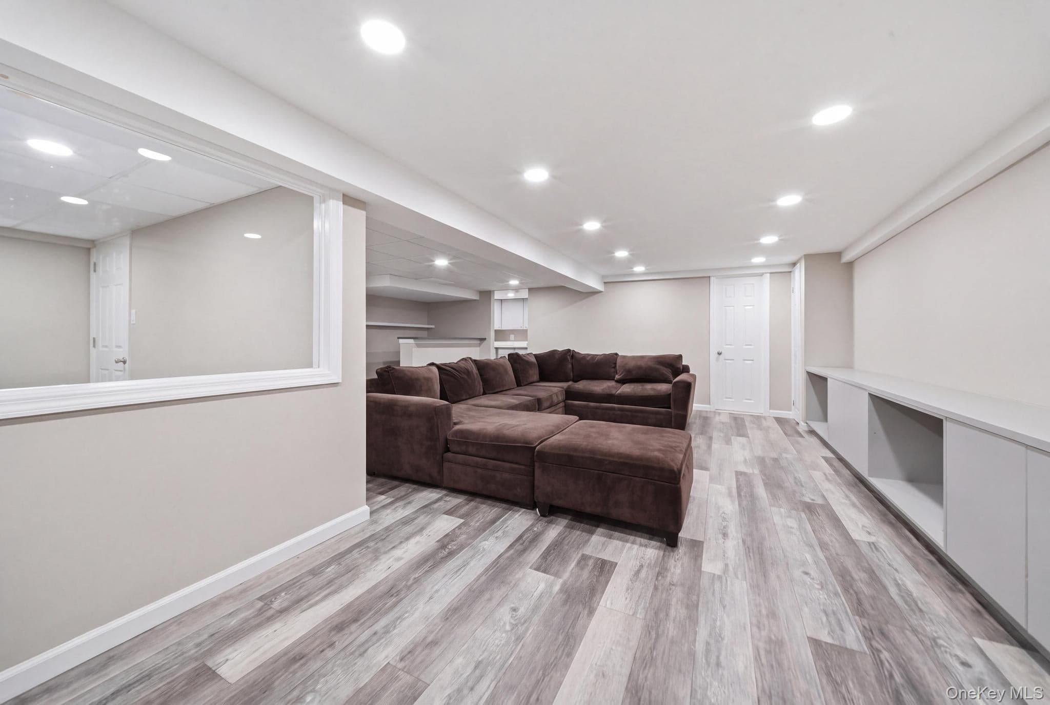 558 W Market Street thumbnail 21
