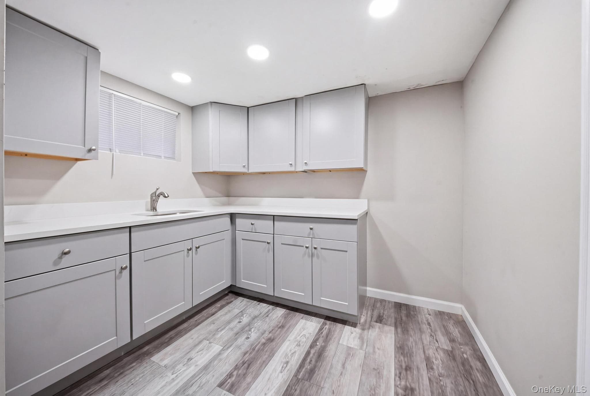 558 W Market Street thumbnail 23