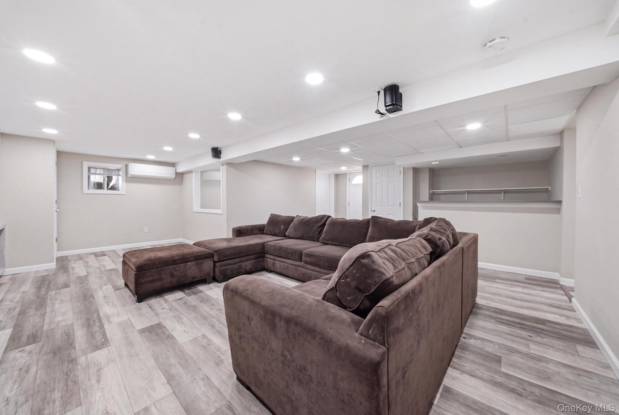 558 W Market Street thumbnail 19