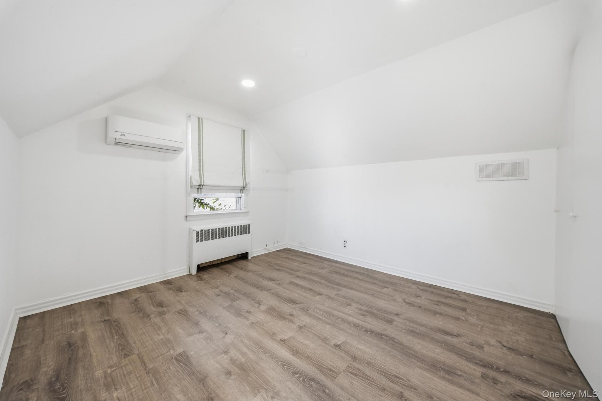 558 W Market Street thumbnail 16