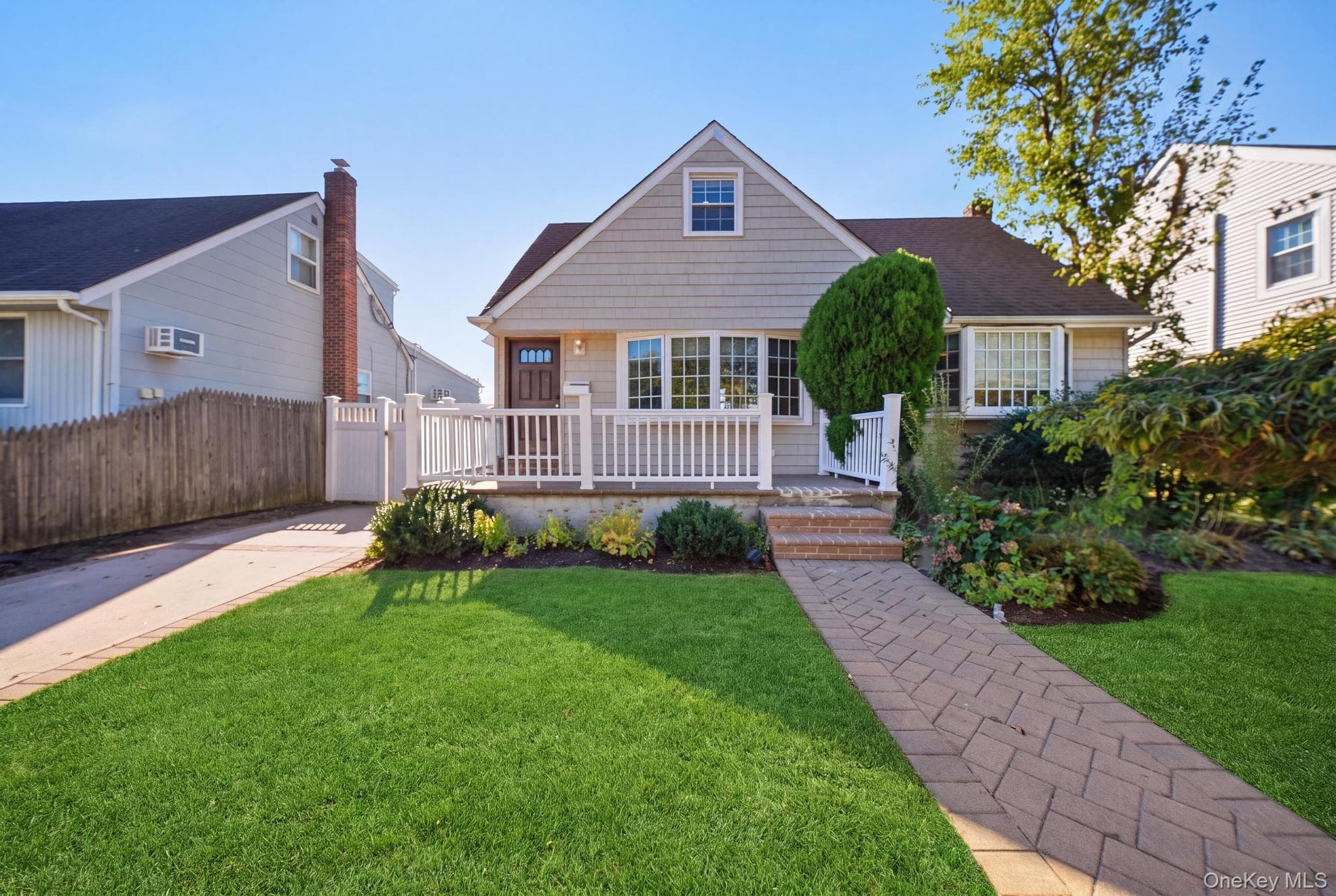558 W Market Street photo 1