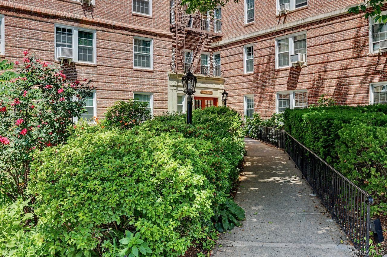 300 S Broadway Unit: 2 H thumbnail 3