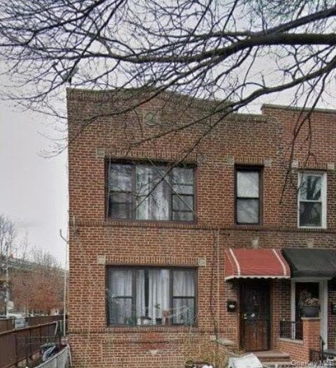 2464 Crescent Street photo 1