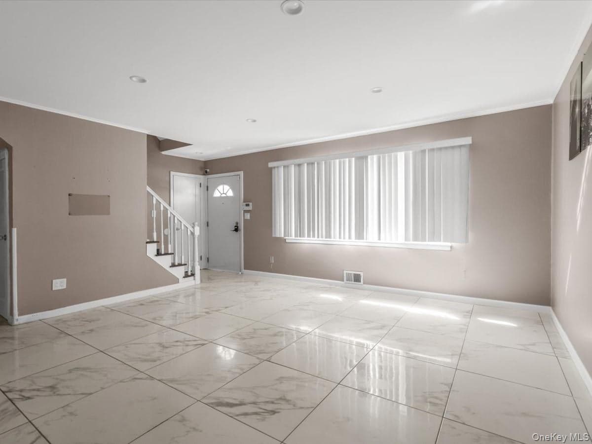 77 Litchfield Avenue thumbnail 4
