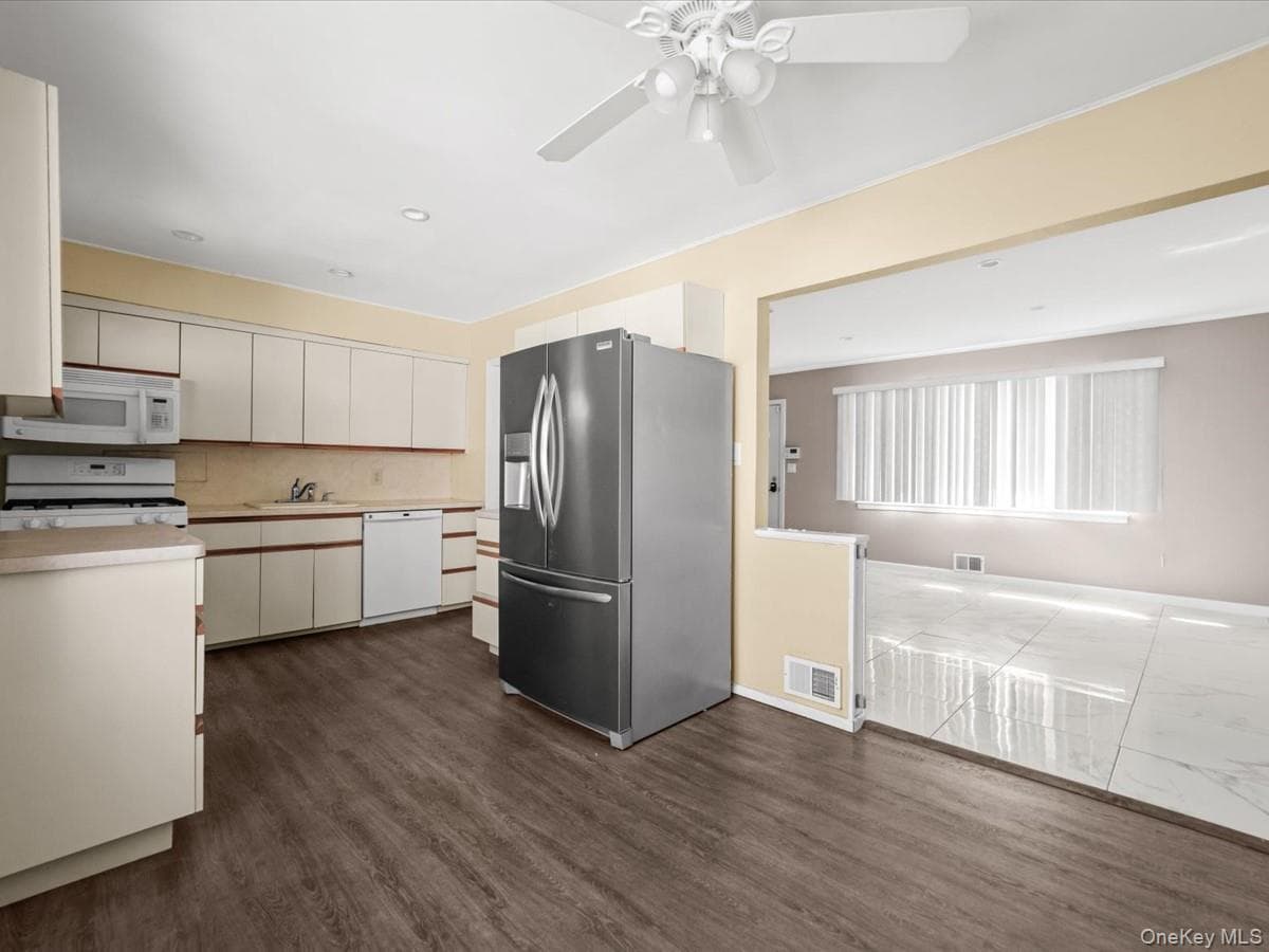 77 Litchfield Avenue thumbnail 6