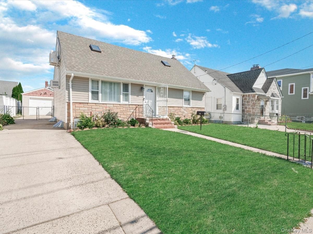 77 Litchfield Avenue thumbnail 2