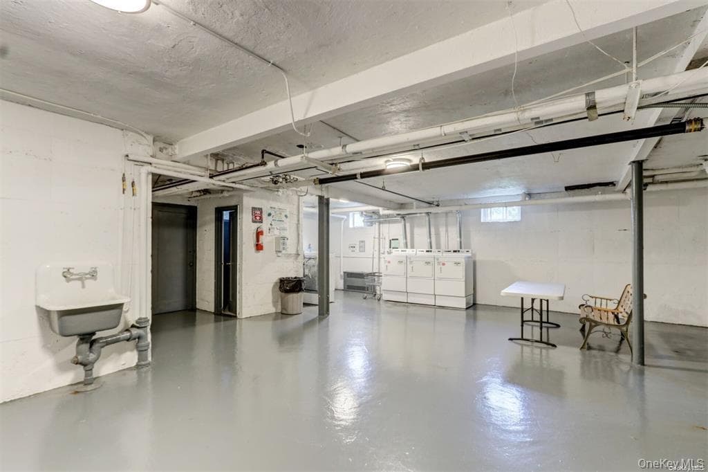 1385 Broadway Unit: A33 thumbnail 16