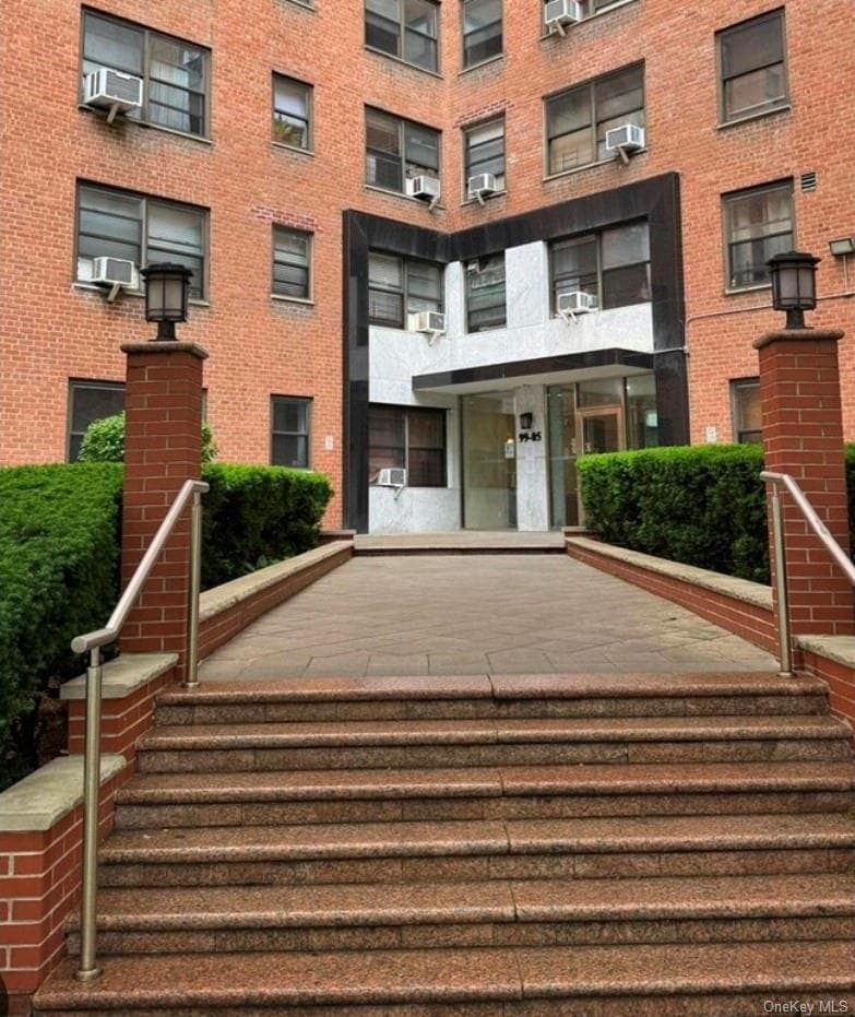 99-05 63 Drive Unit: 14K, Rego Park