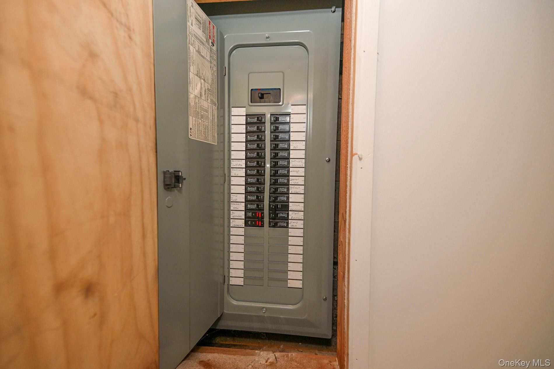 1087 Esther Street thumbnail 18