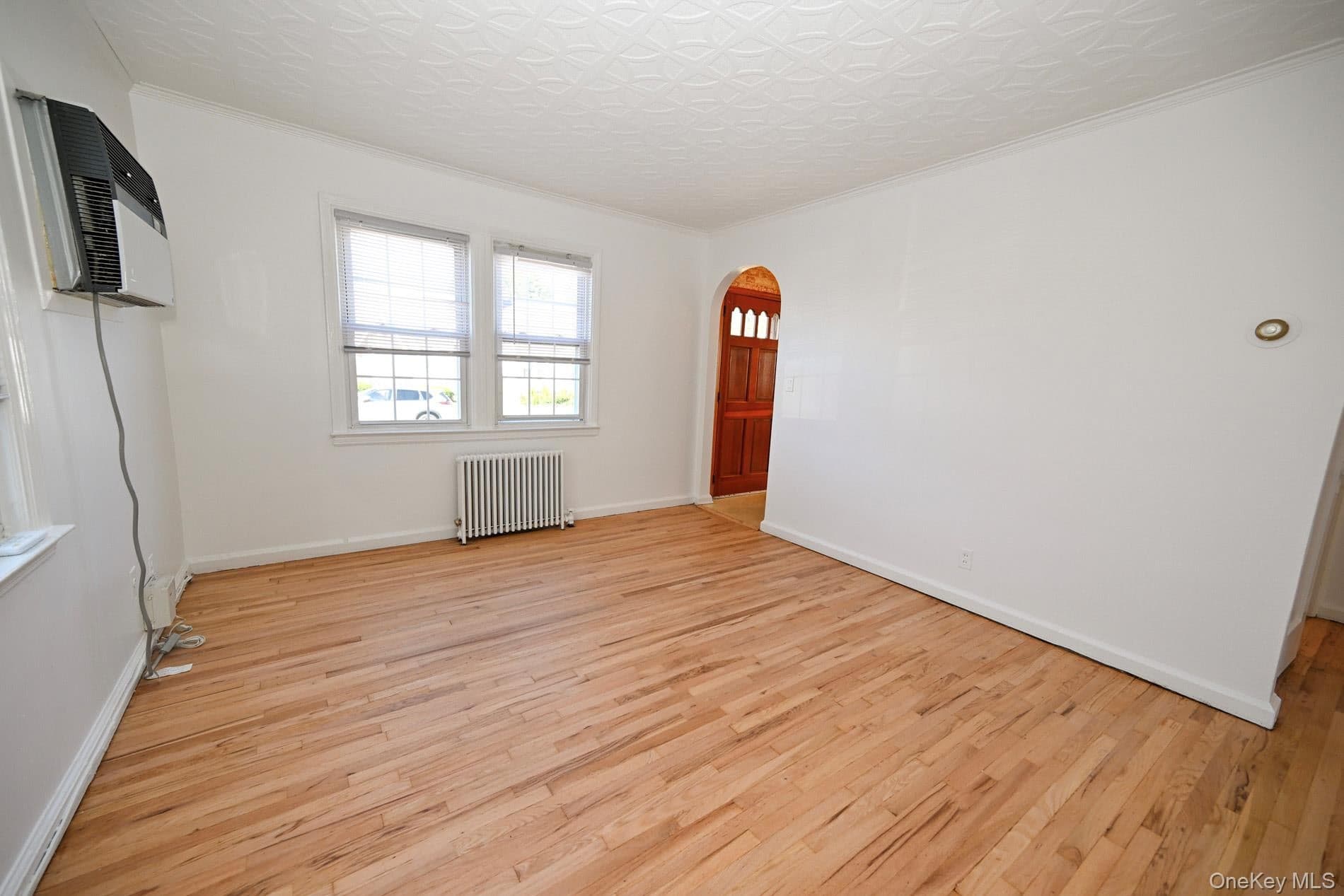 1087 Esther Street thumbnail 9