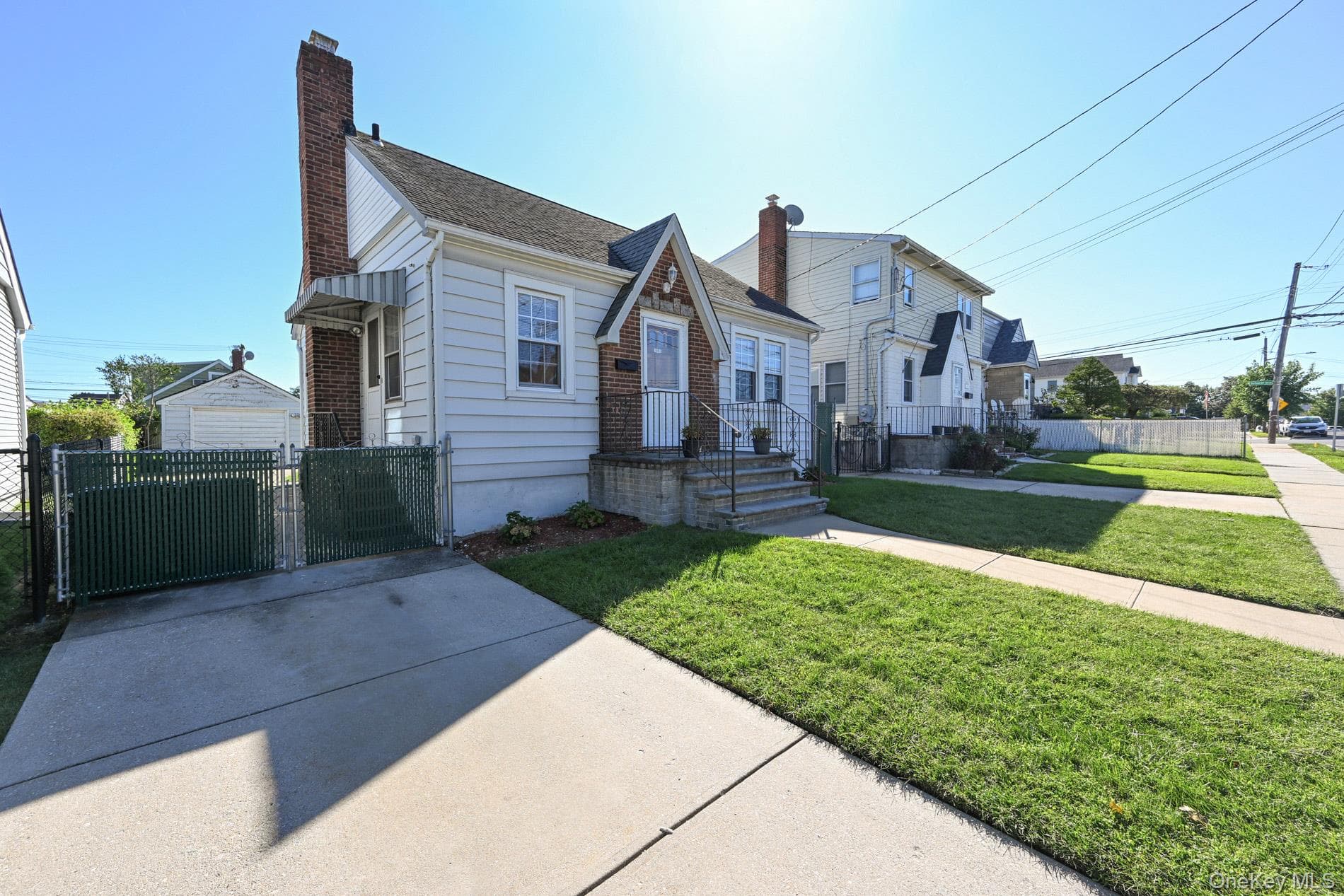1087 Esther Street thumbnail 2