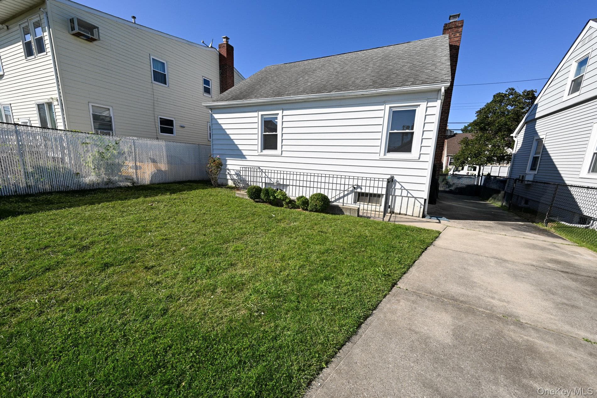 1087 Esther Street thumbnail 19