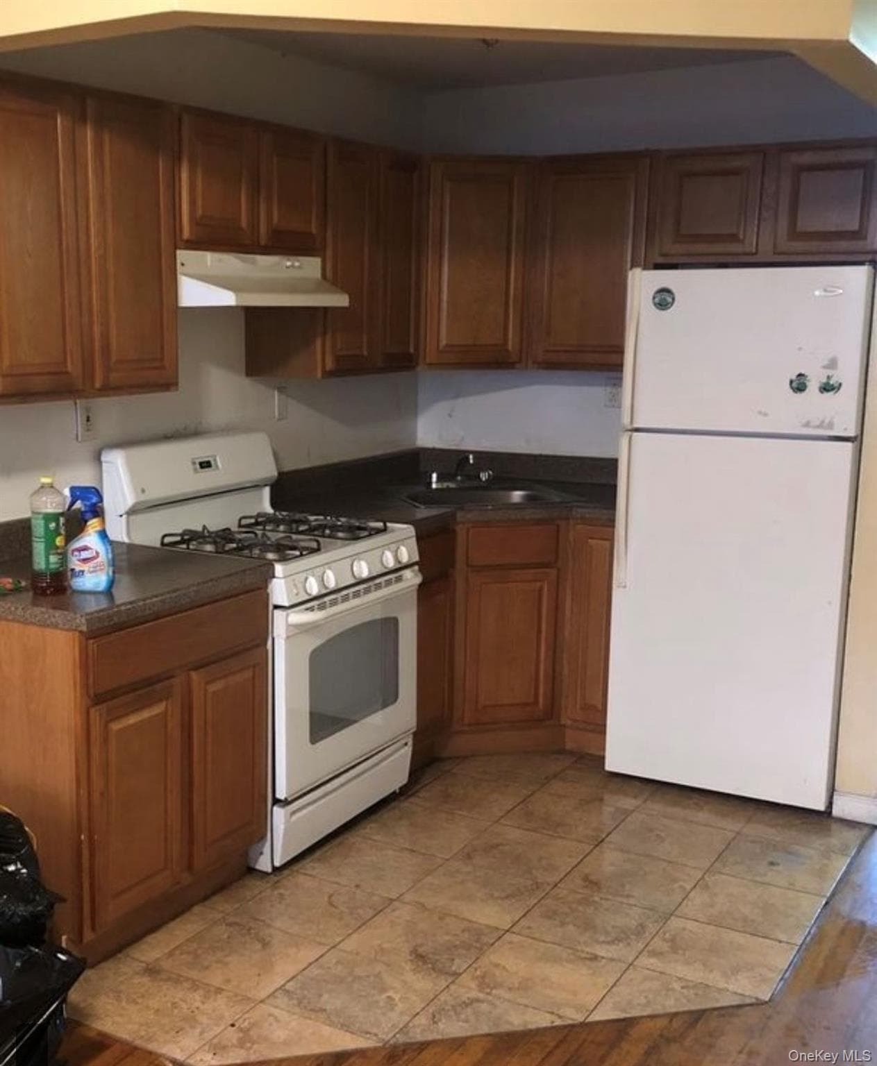 1630 Prospect Place thumbnail 3
