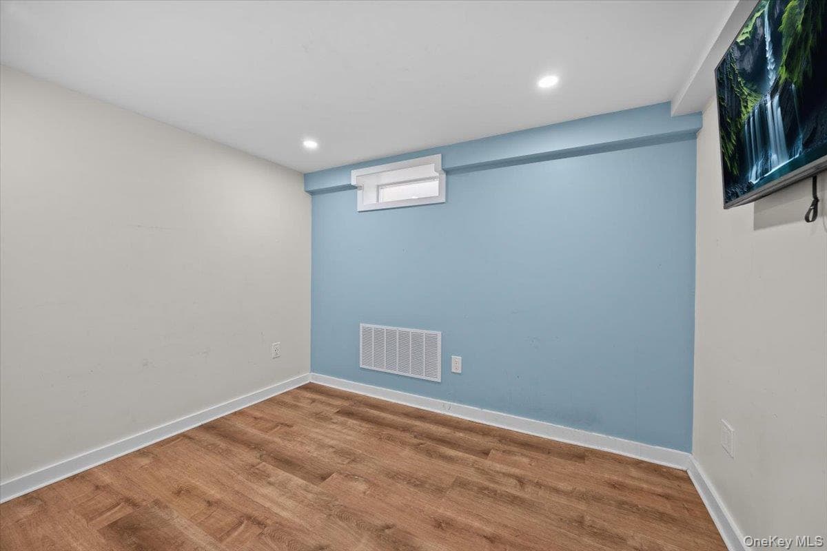 1515 E 55th Street thumbnail 17