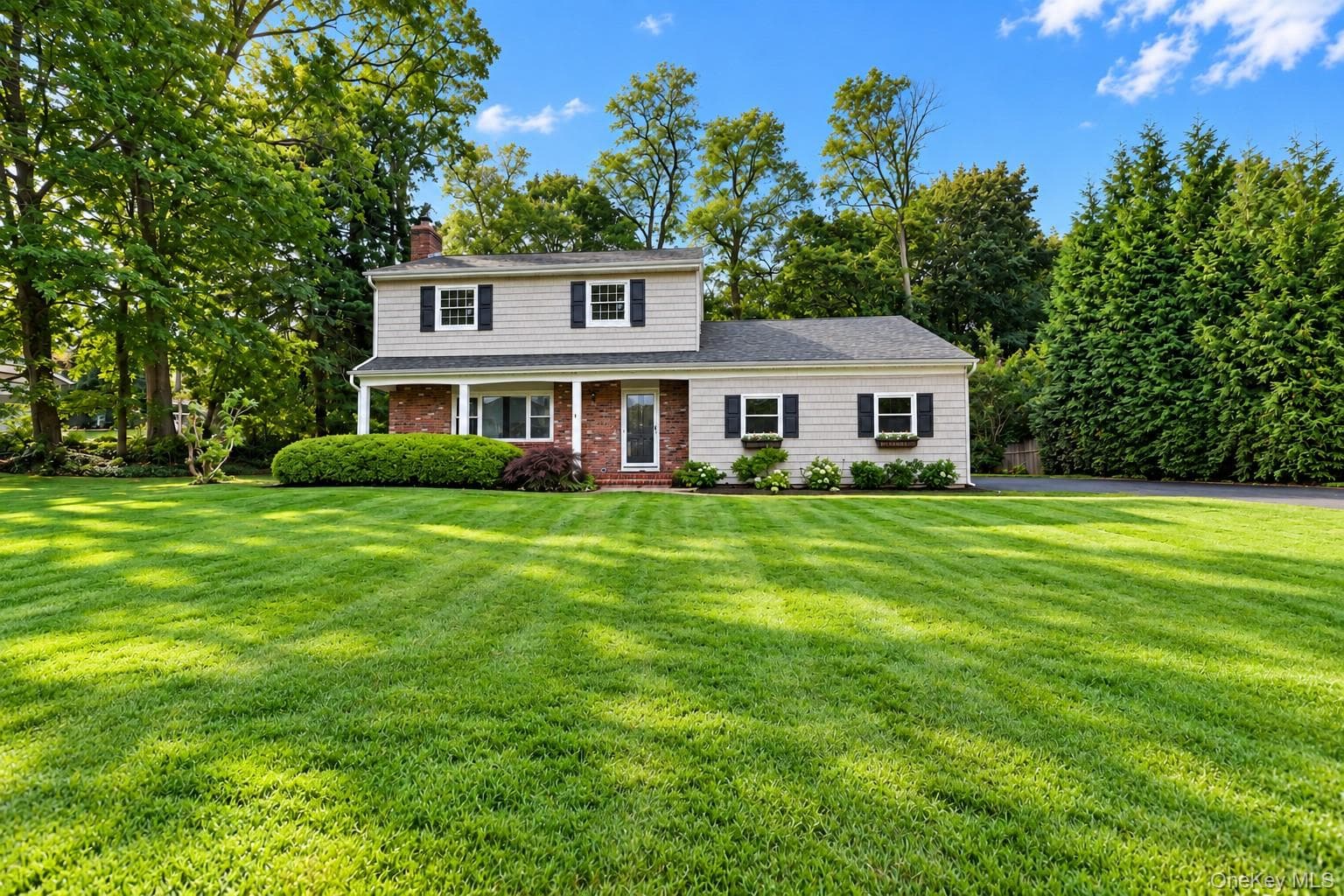 2 Salem Drive, Stony Brook