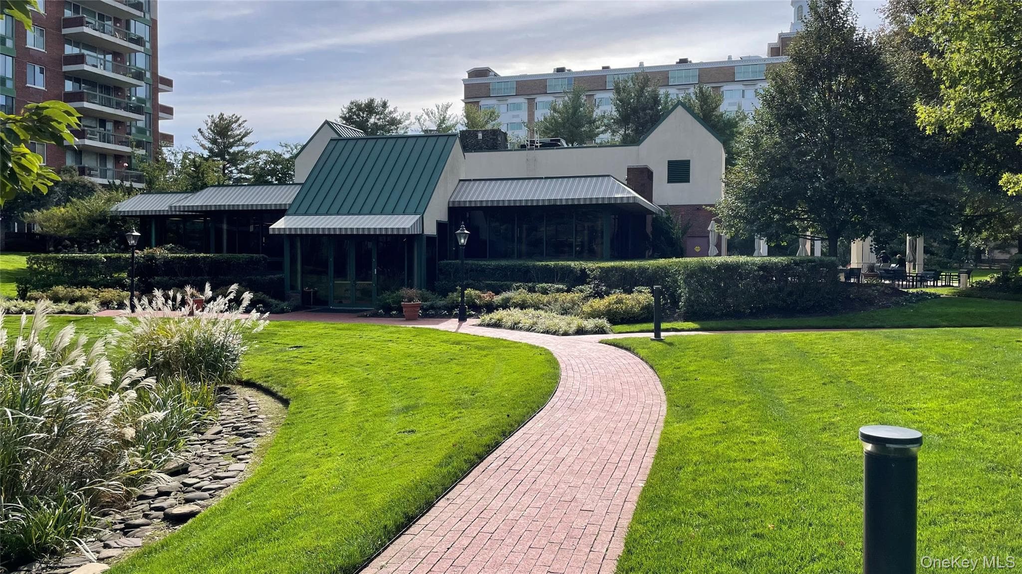 111 Cherry Valley Avenue Unit: 702 W thumbnail 5