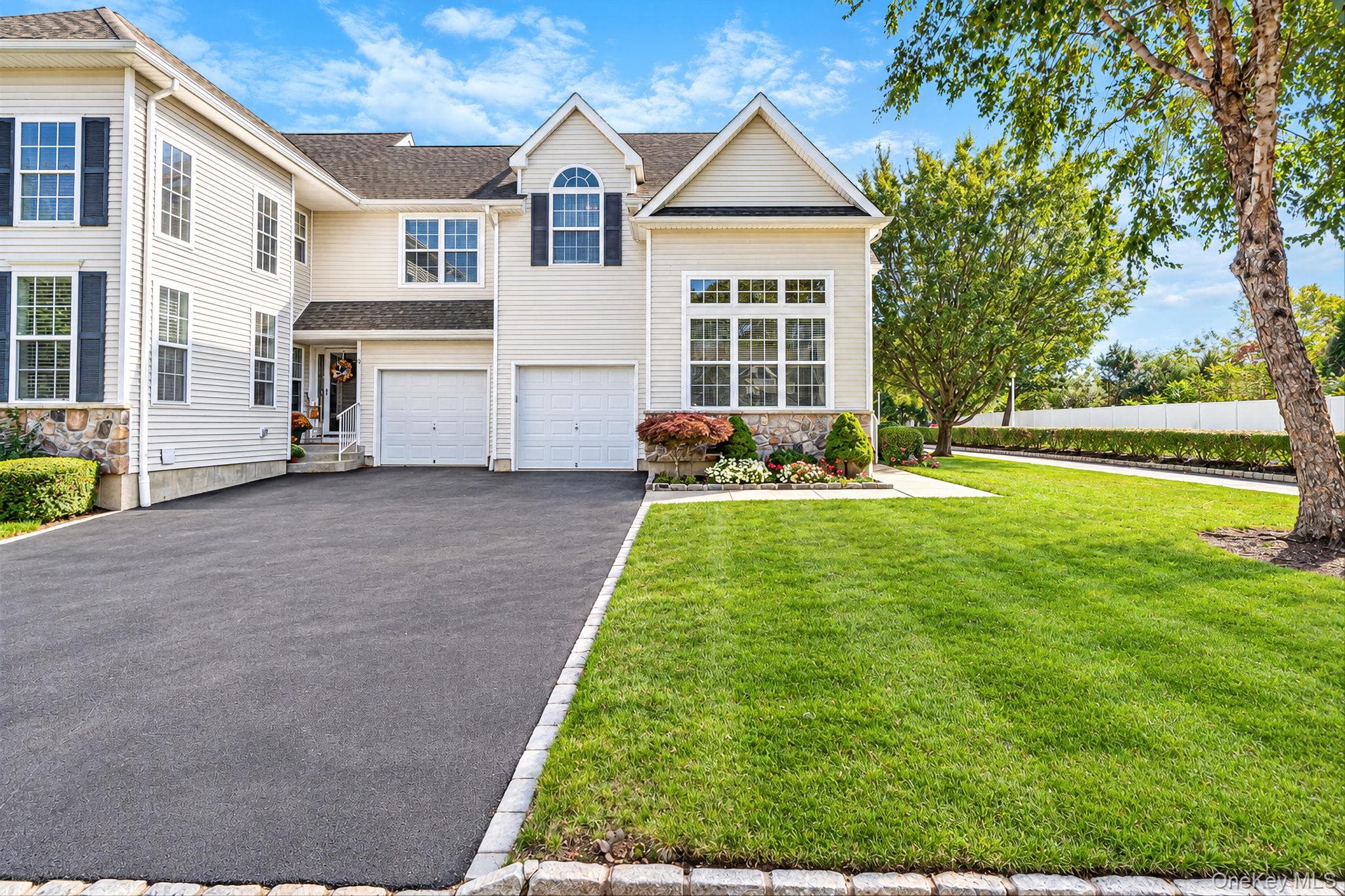 1 Grand Canyon Court, Bohemia