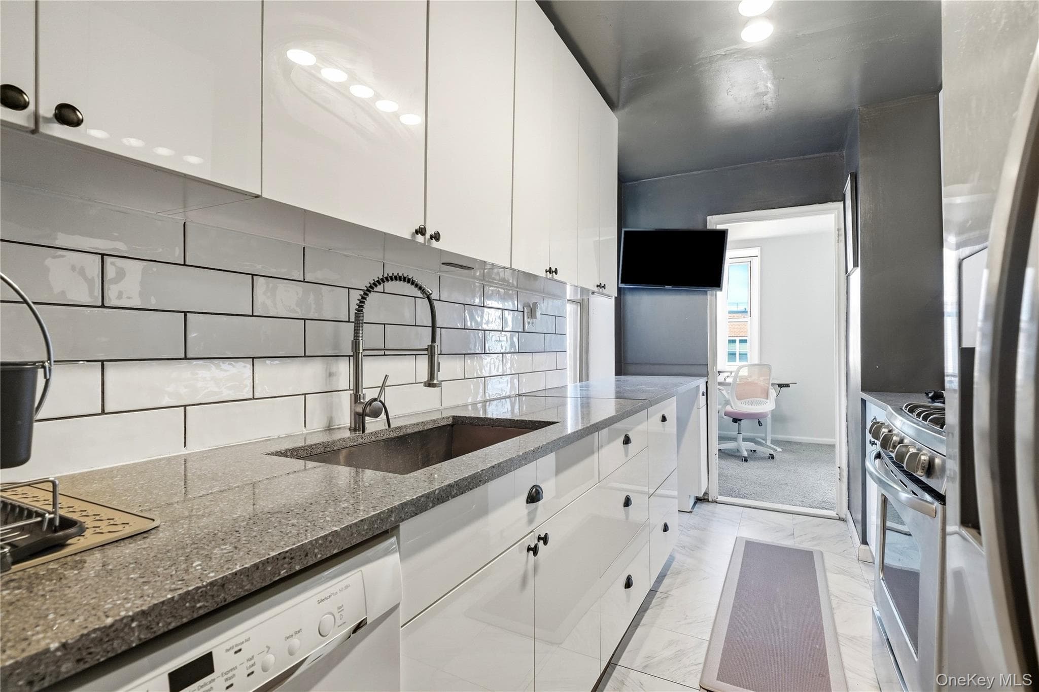 18-40 211th Street Unit: 6B thumbnail 13