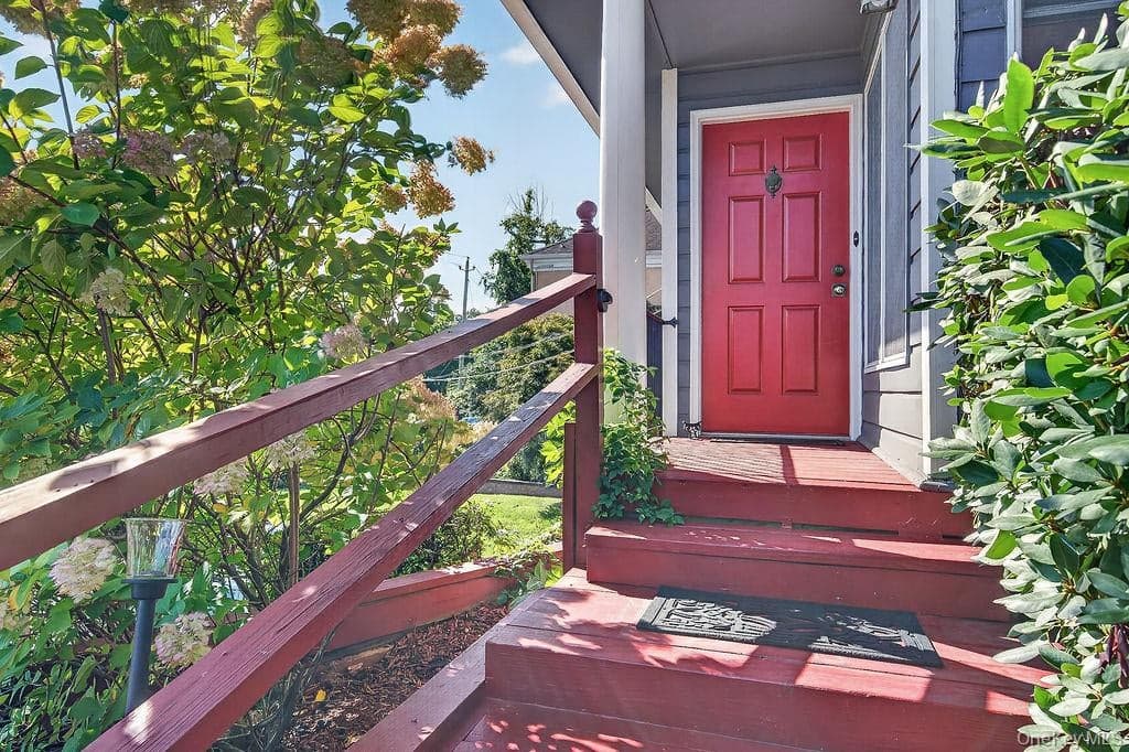 160 Hillside Avenue thumbnail 2