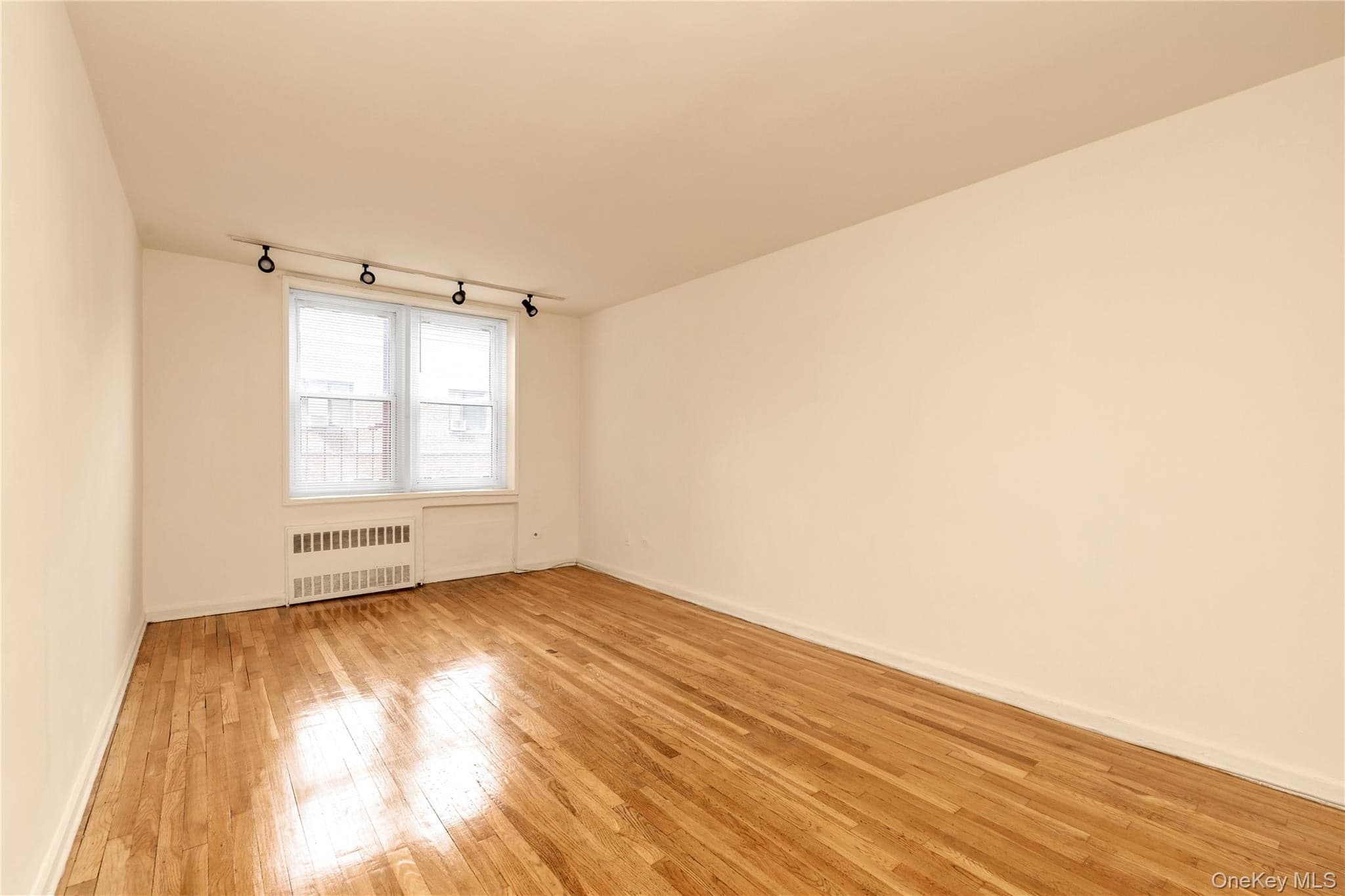 31-85 Crescent Street St Unit: 2nd thumbnail 3