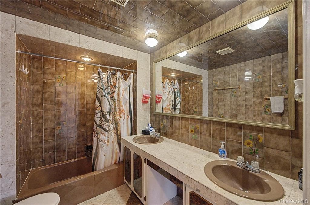 465 Washington Place thumbnail 19