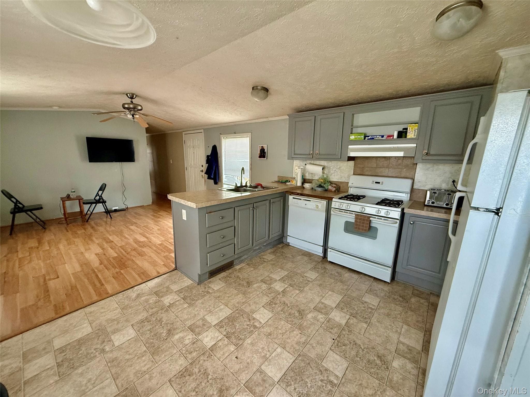568 Gulliver Terrace thumbnail 6