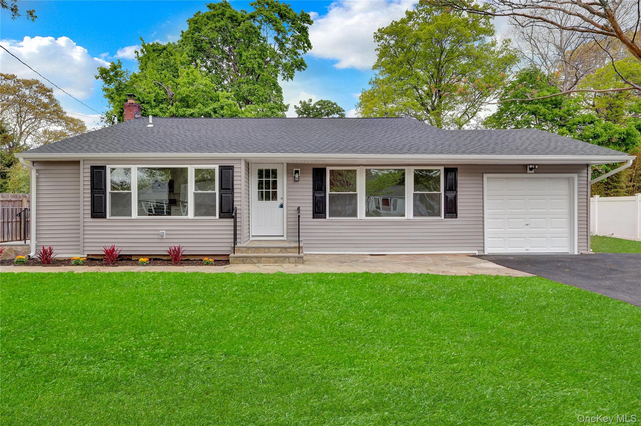 15 Glenwood Lane, Huntington