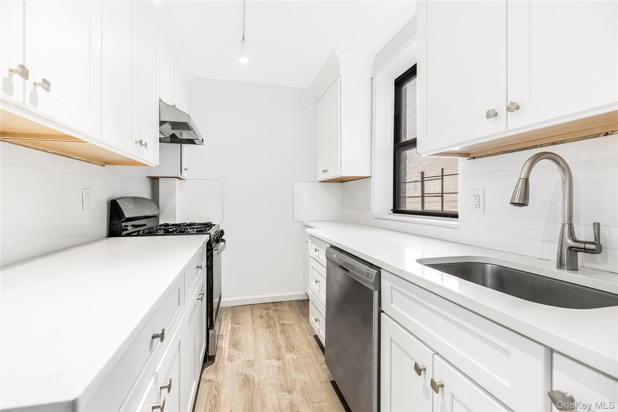 525 W 235th Street Unit: 3F thumbnail 6