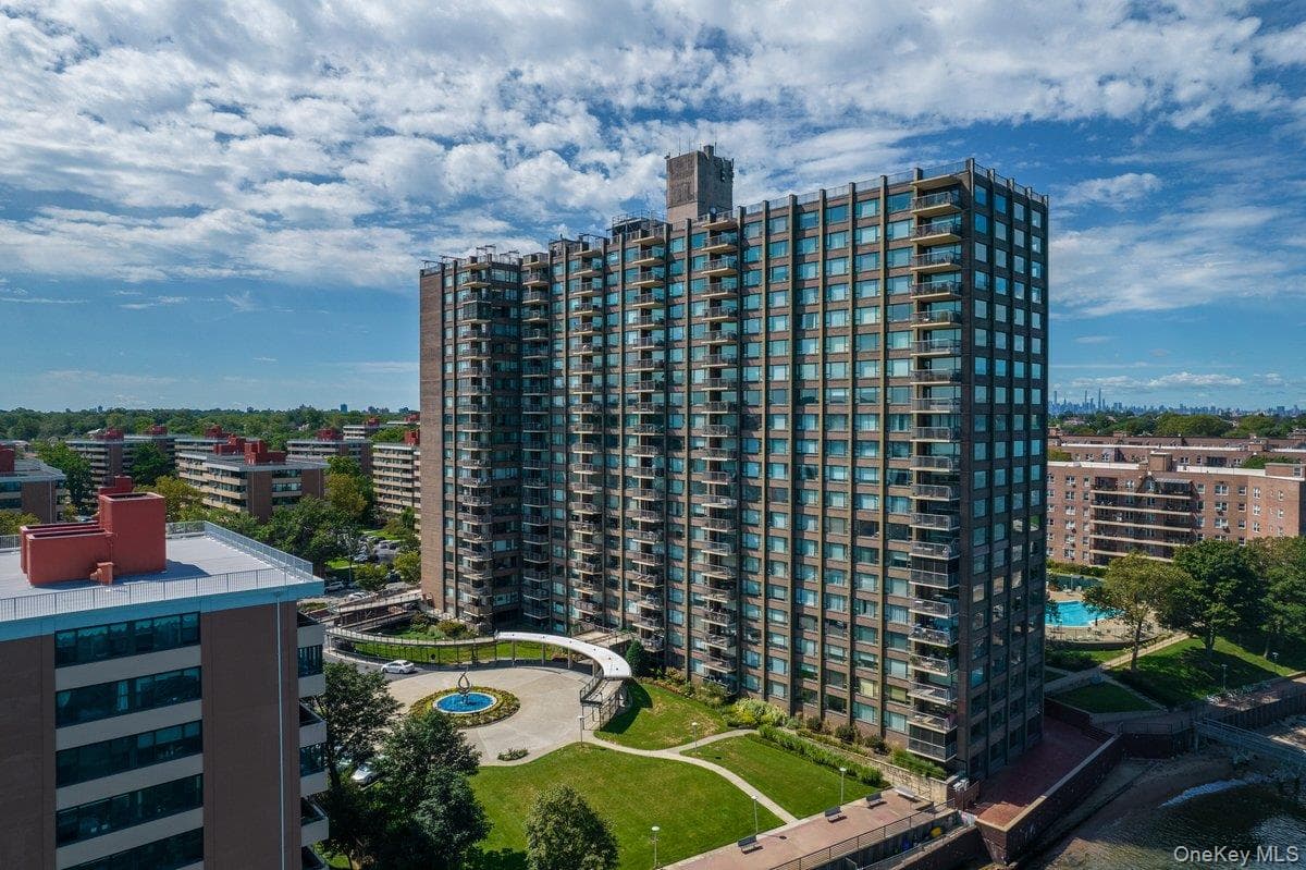 166-25 Powells Cove Boulevard Unit: 4L thumbnail 2
