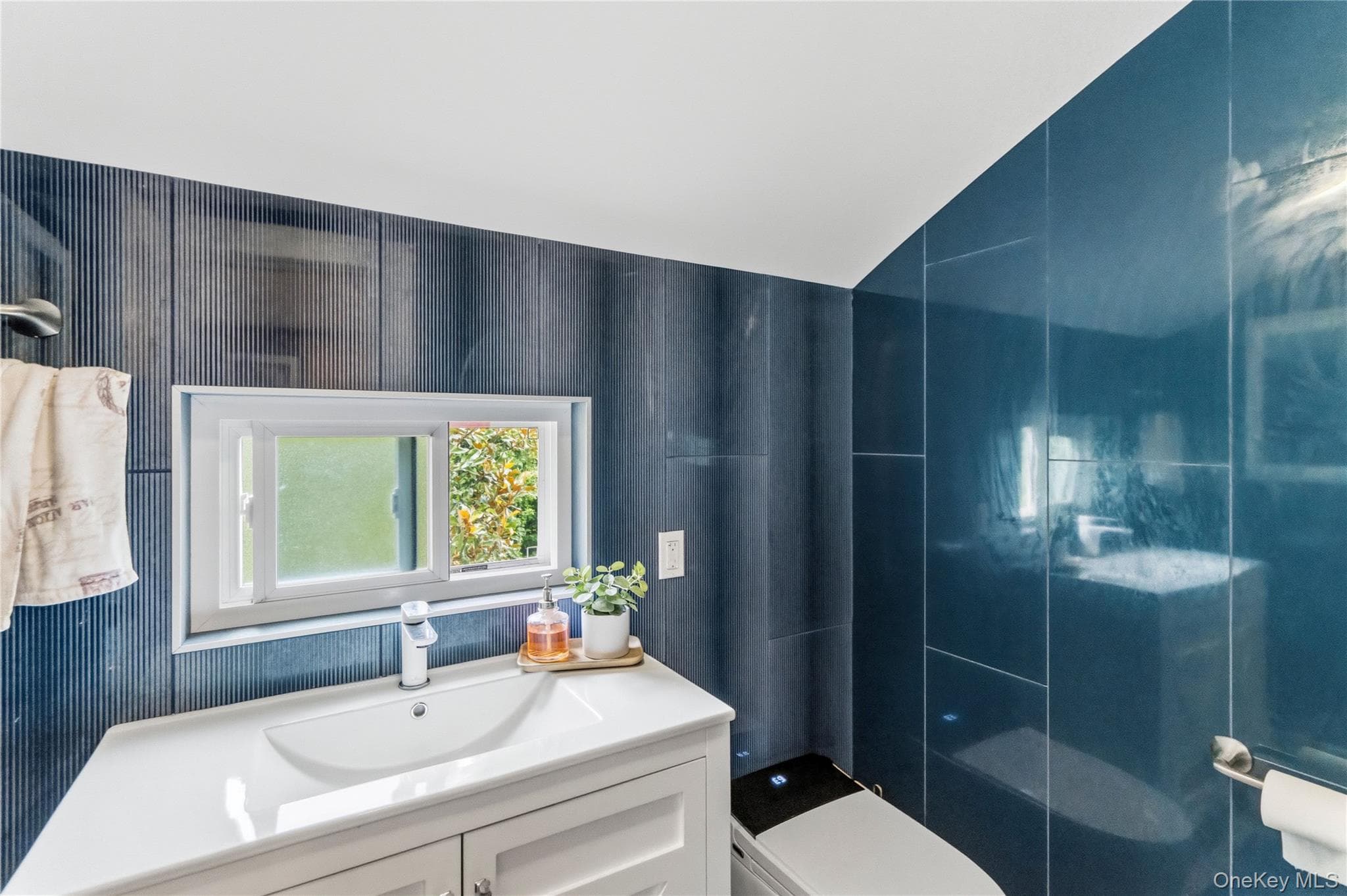 450 Oyster Bay Road thumbnail 22