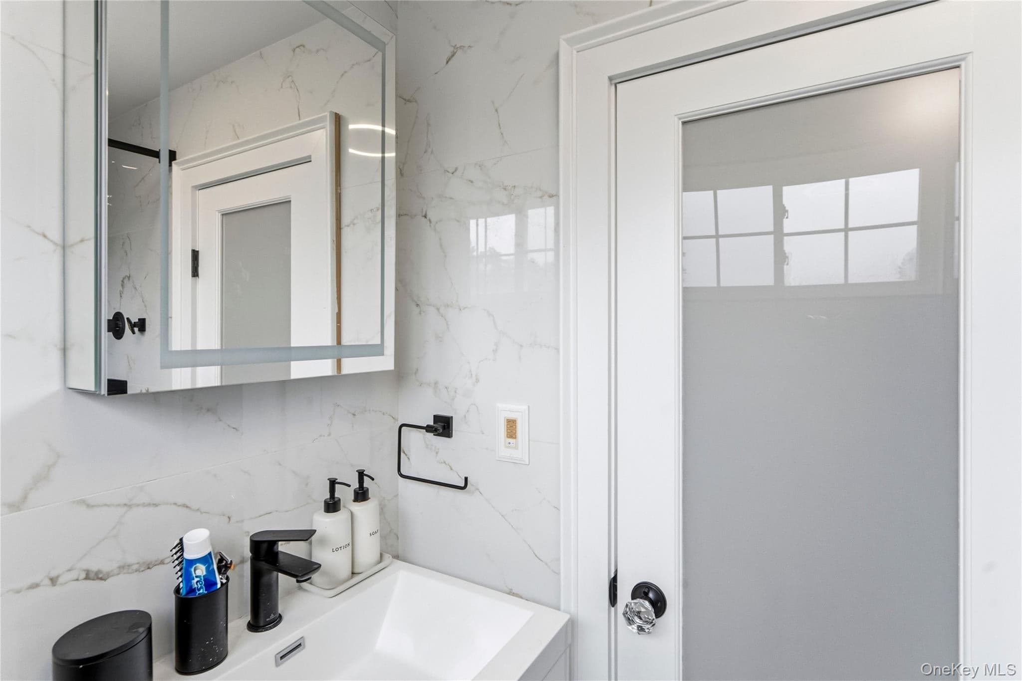 450 Oyster Bay Road thumbnail 19