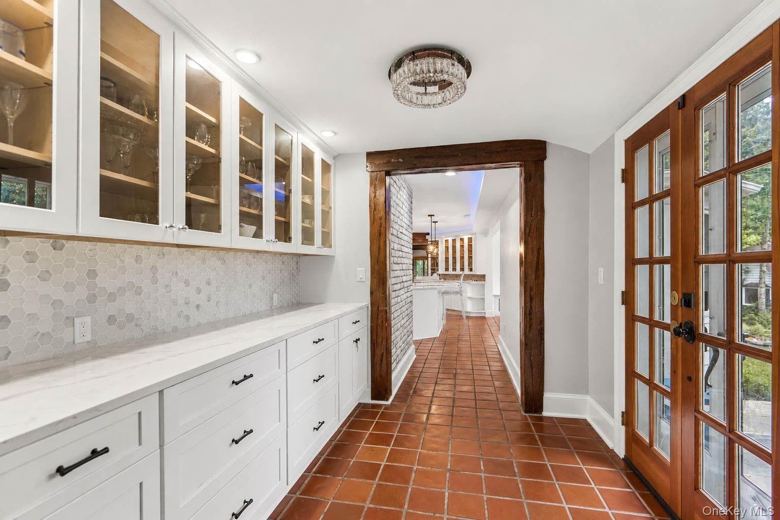 450 Oyster Bay Road thumbnail 8