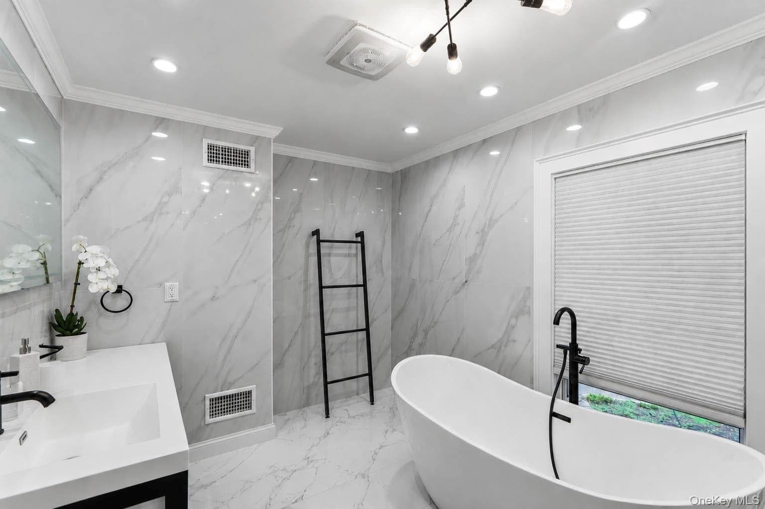 450 Oyster Bay Road thumbnail 18
