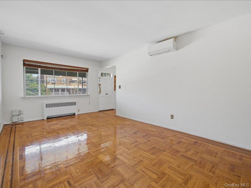 1058 E 211th Street thumbnail 4