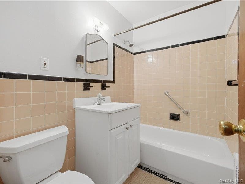 1058 E 211th Street thumbnail 12