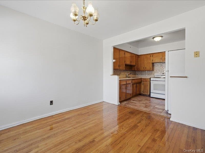 1058 E 211th Street thumbnail 7