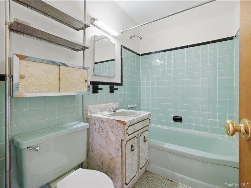 1058 E 211th Street thumbnail 19
