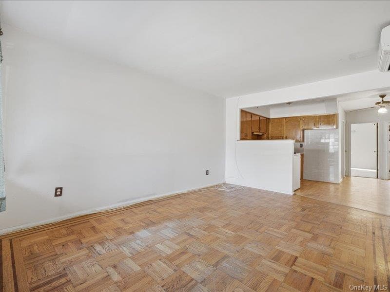 1058 E 211th Street thumbnail 15