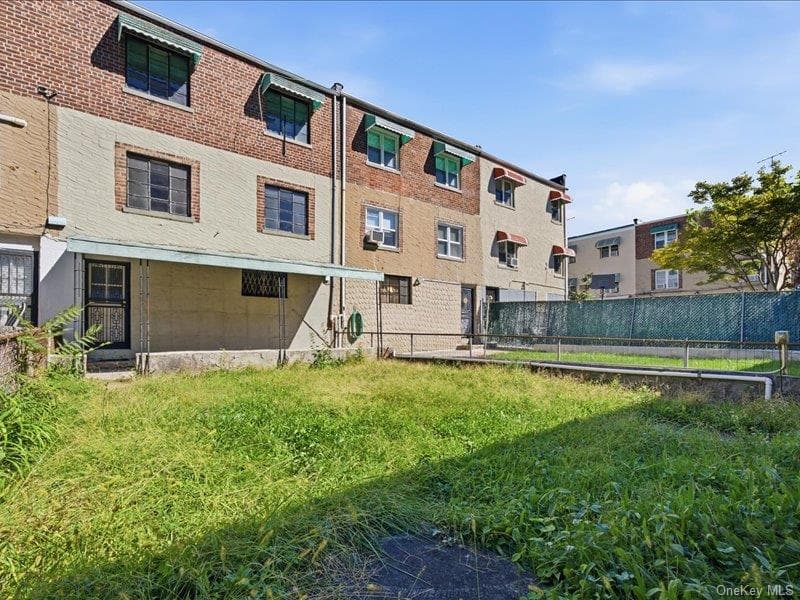 1058 E 211th Street thumbnail 23