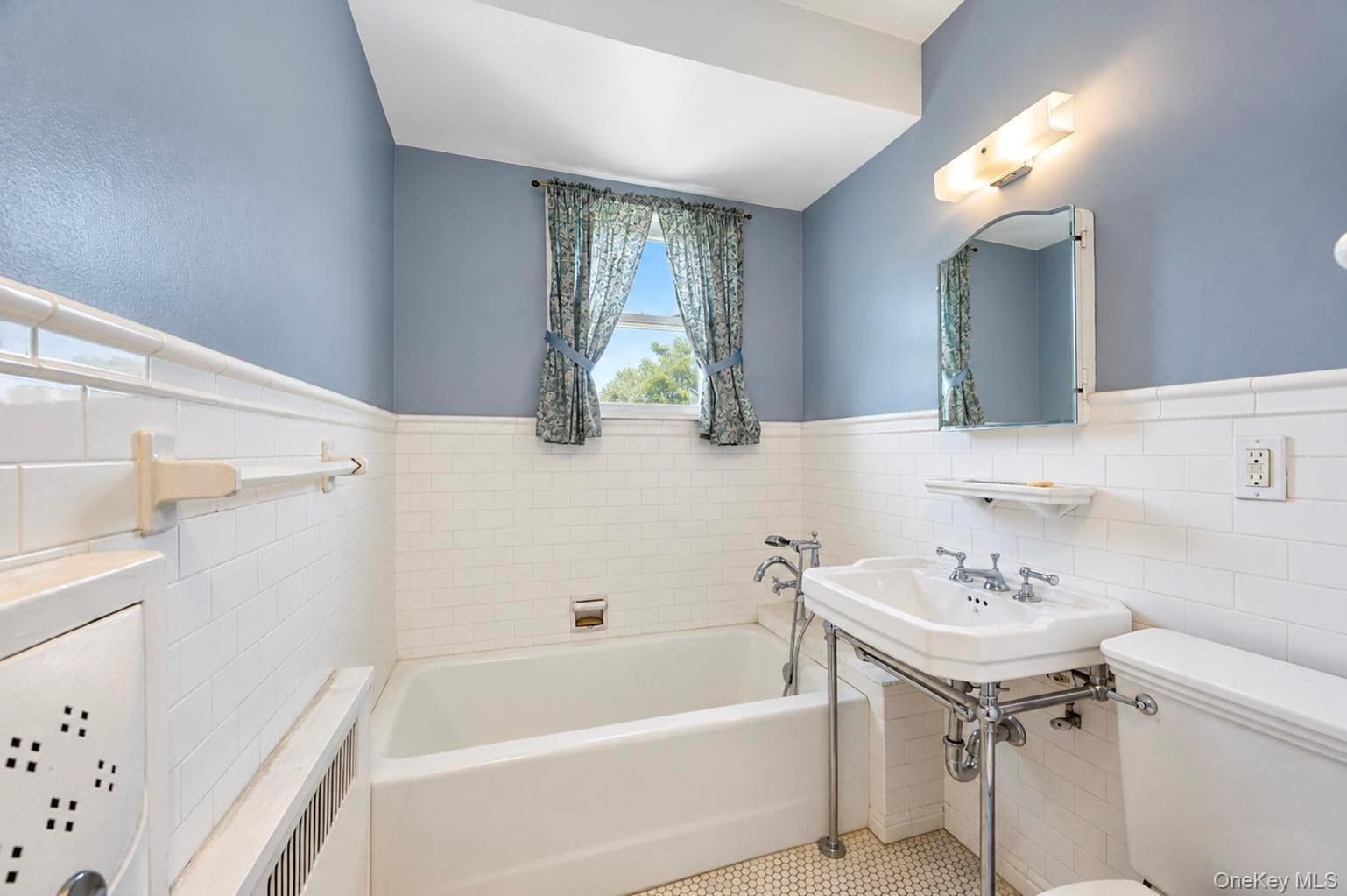 1845 Hering Avenue thumbnail 25