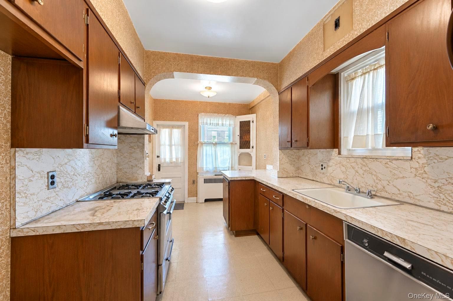 1845 Hering Avenue thumbnail 19