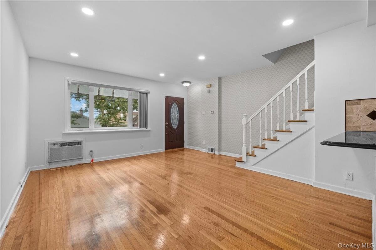 2351 Kingsland Avenue thumbnail 8