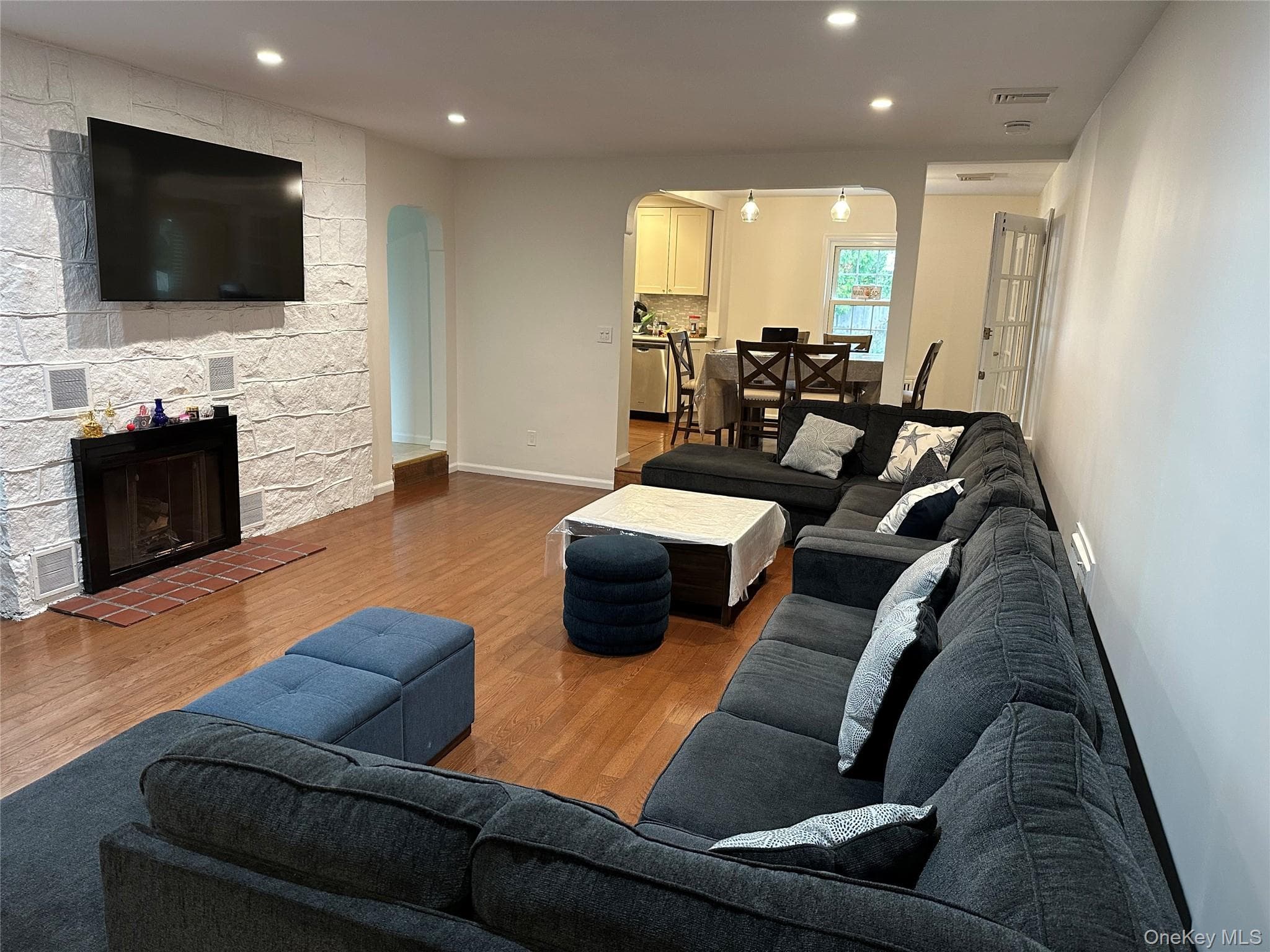 1385 Gardiner Drive thumbnail 5