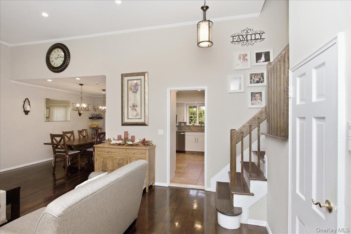 840 Carolyn Court thumbnail 5
