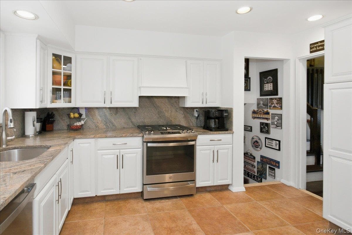840 Carolyn Court thumbnail 9