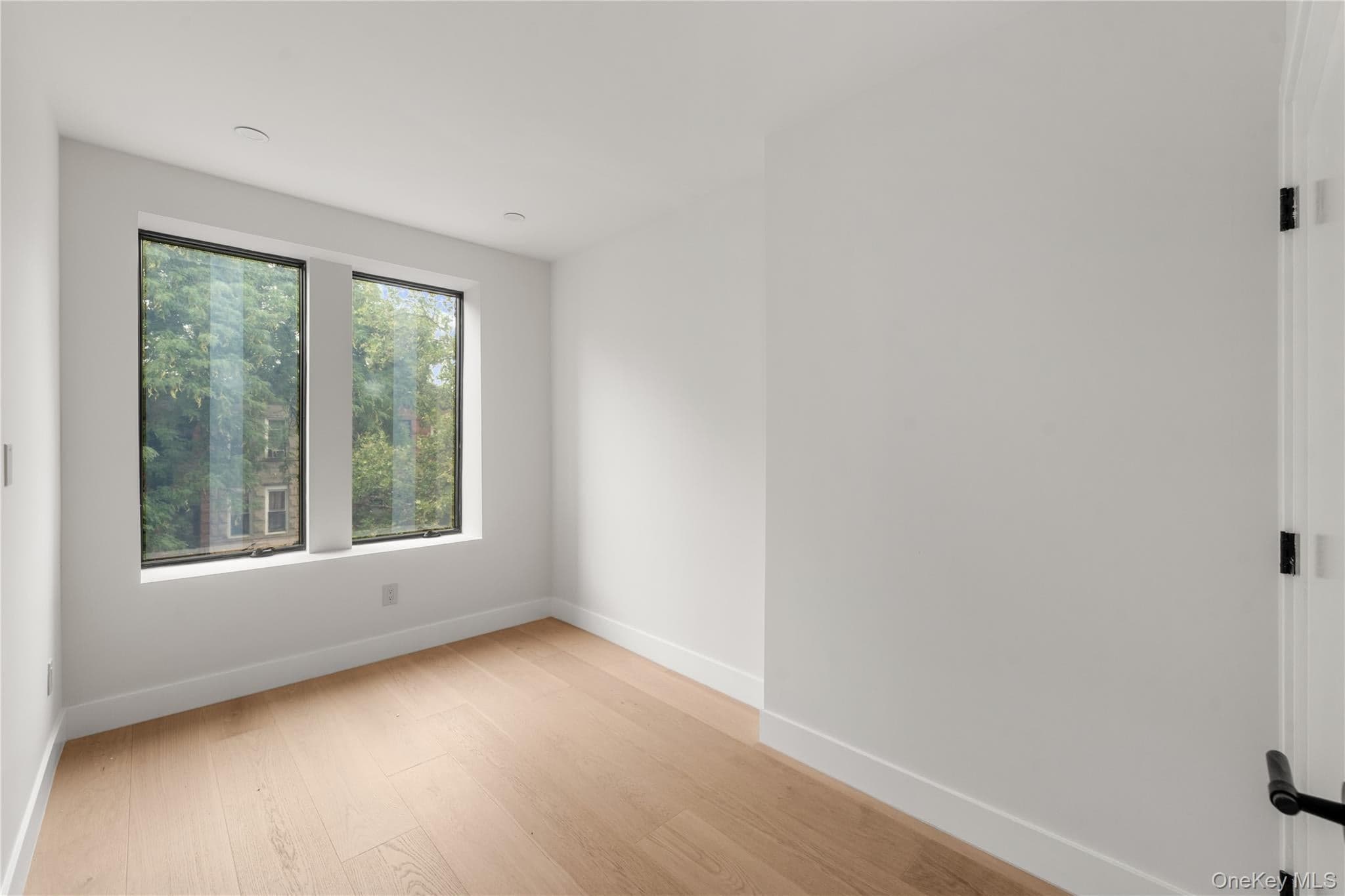 408 Bainbridge Street thumbnail 24