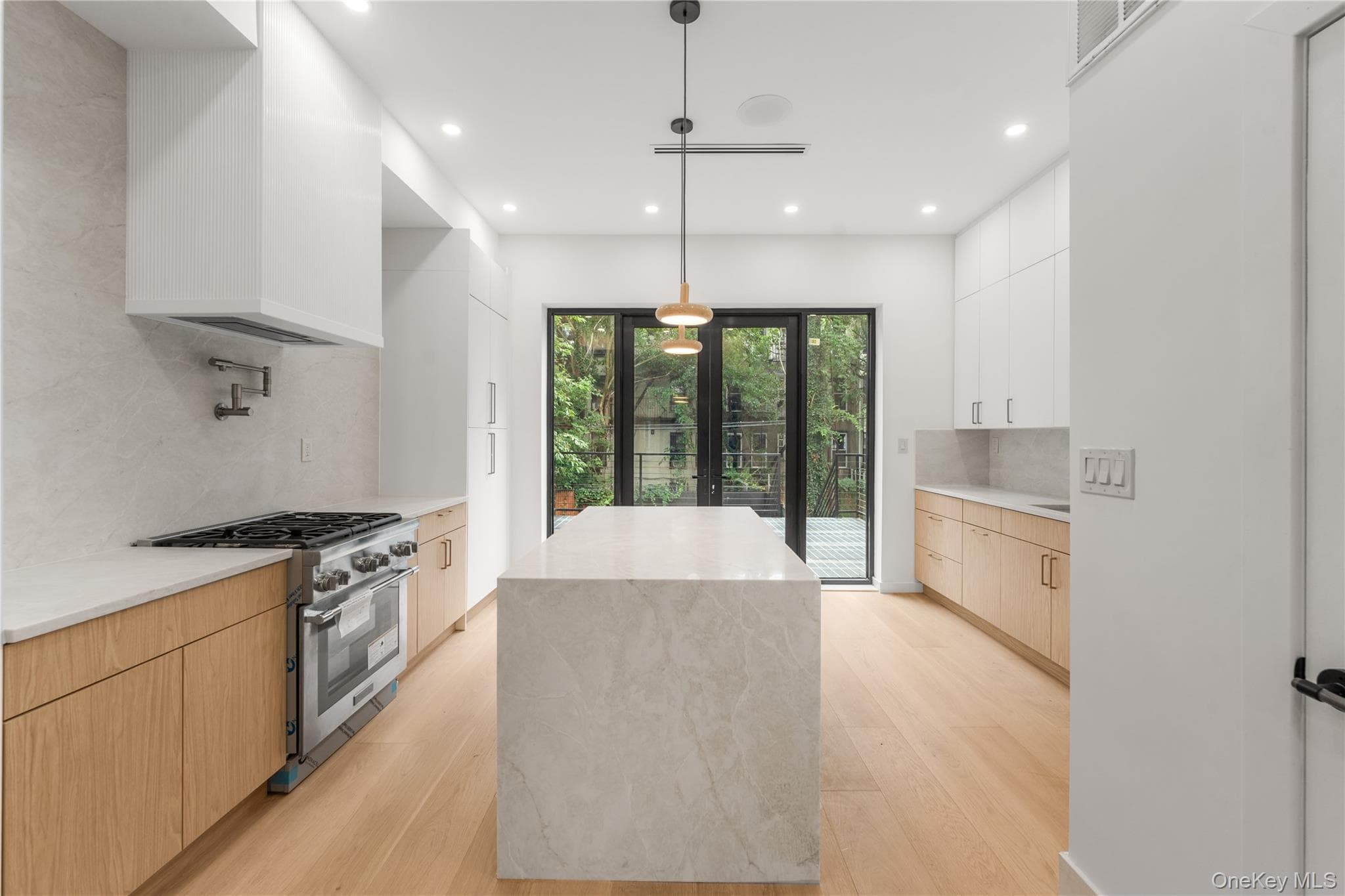 408 Bainbridge Street thumbnail 5